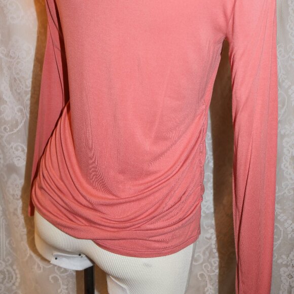 Sonoma Maternity size Medium top very stretchy fabric - Picture 6 of 6